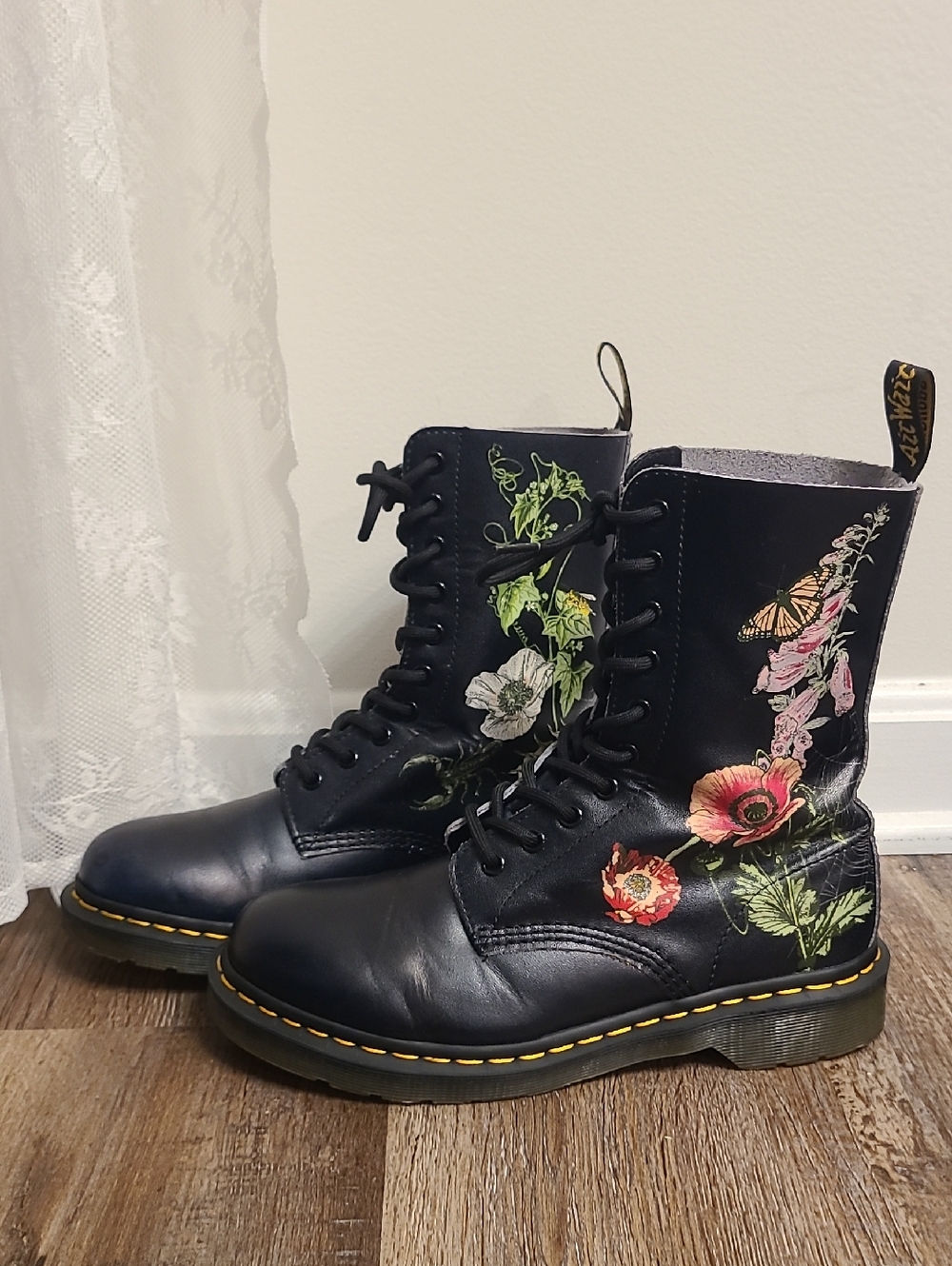 Dr Martens 1490 Wild Botanics 10-eye Boots